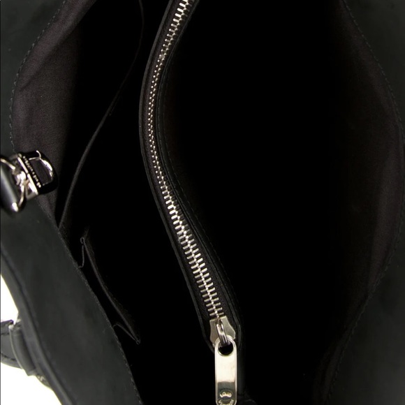 Authentic Louis Vuitton Epi Passy GM - Picture 3 of 5